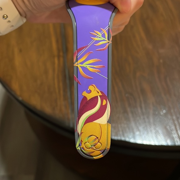 NEW Disney Animal Kingdom Cast Exclusive Magic Band! - Picture 3 of 5